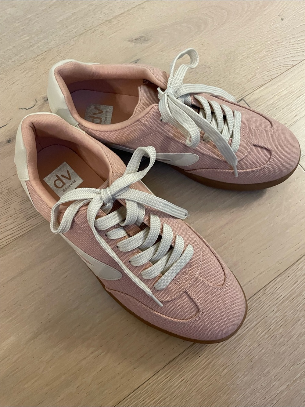 NWOT DV by Dolce Vita Rosy Essence Pink and White Women's Lace-Up Sneakers 9